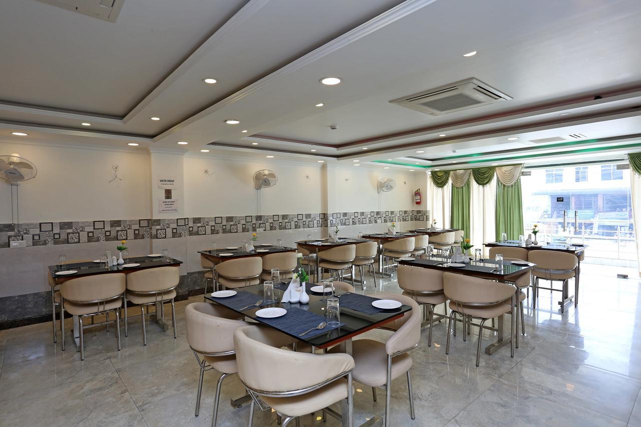 Oyo 11306 Ss Hotel Gorakhpur Bagian luar foto